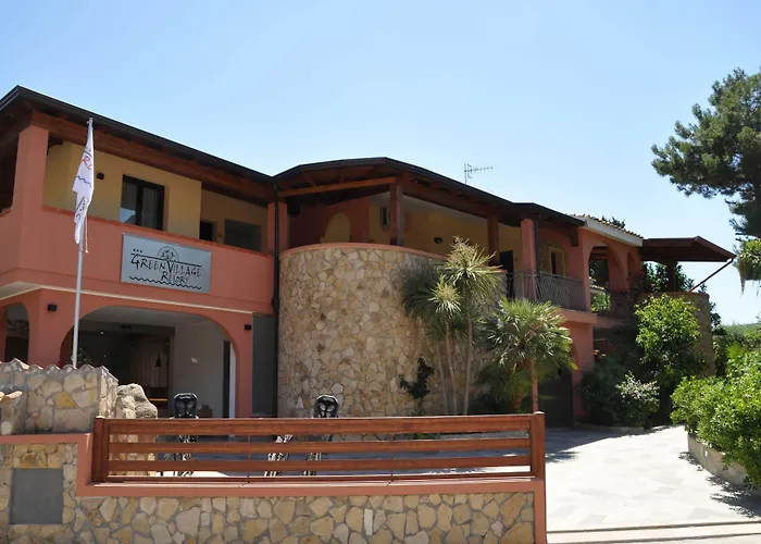 Village Apartmanhotel 3*