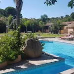 מלון דירות Village 3*