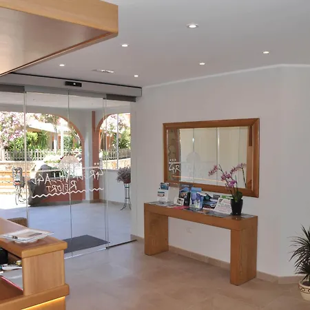 מלון דירות Village 3*