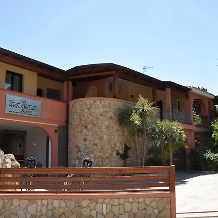 Village מלון דירות 3*