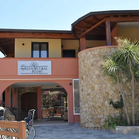 מלון דירות Village 3*