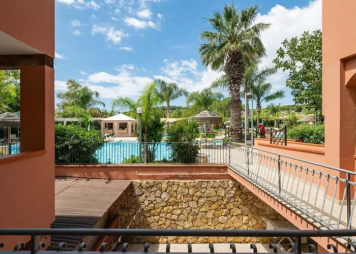 Village Apartmanhotel 3*